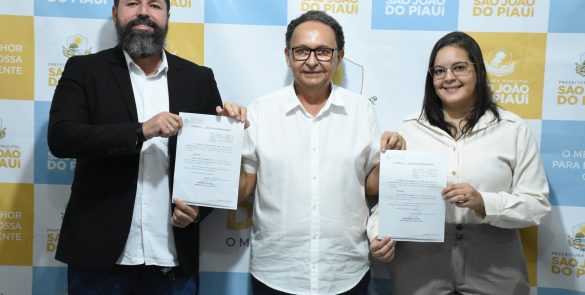 Ednei empossa nova secretária de Infraestrutura