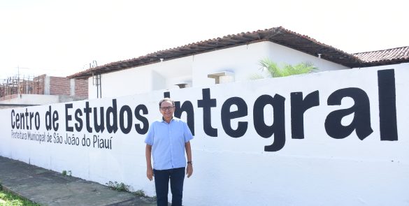 Prefeito visita obras dos Centros de Estudos e Administrativo